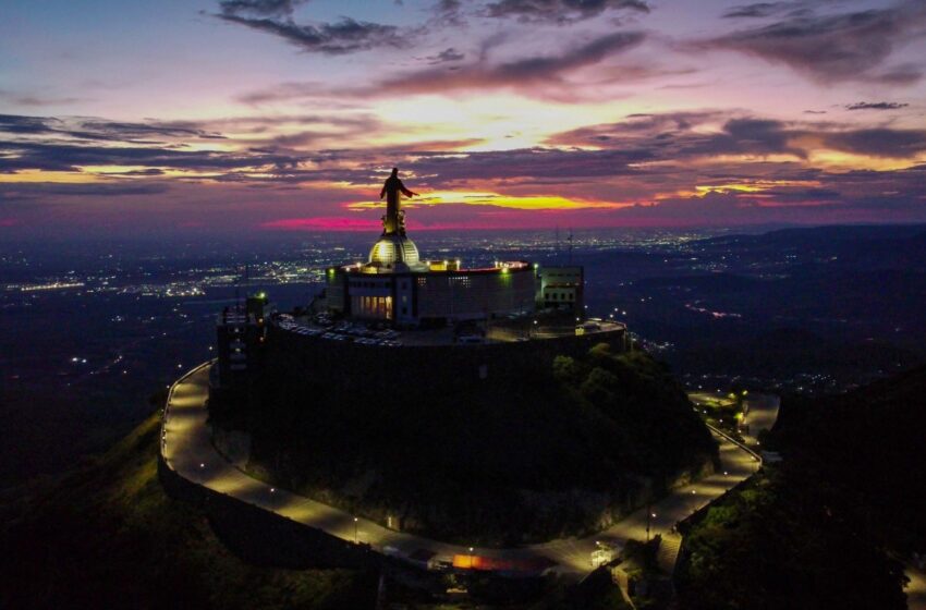  El cerro de Cristo Rey brilla más que nunca